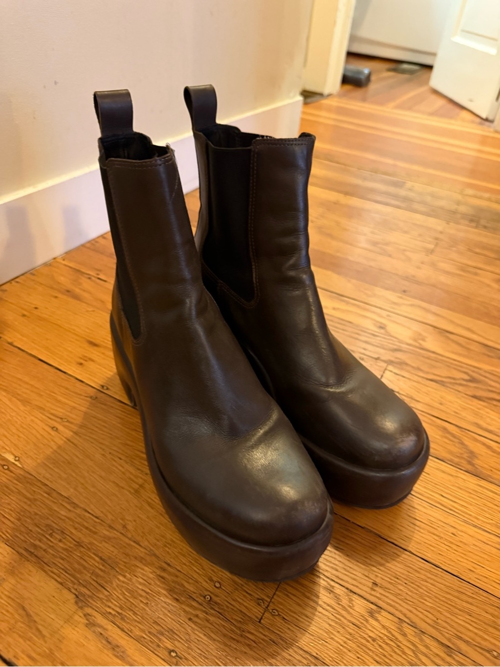 Everlane green  Women's Platform Chelsea Boots (before they sold to SHEIN)